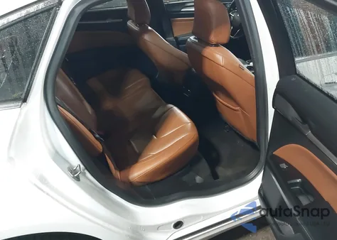 2020 Ford Fusion Titanium z USA, uszkodzony, nr VIN 3FA6P0D9XLR137939